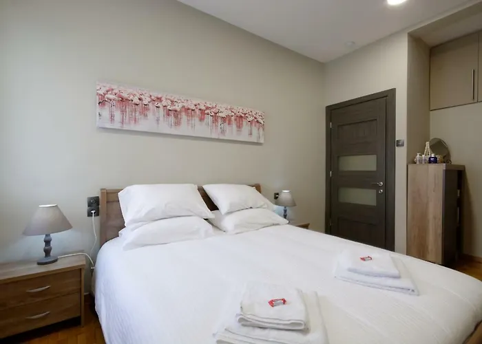 “Zeus”, Stylish Luxury Business Suite In The Heart Of .